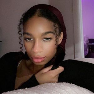 Meet your Posher, Nasia